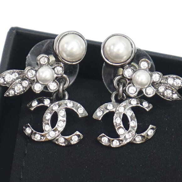 CHANEL CC Logo Rhinestone Pearl Flower Stud Earrings Silver Tone C21B Auth w/Box - Picture 1 of 16